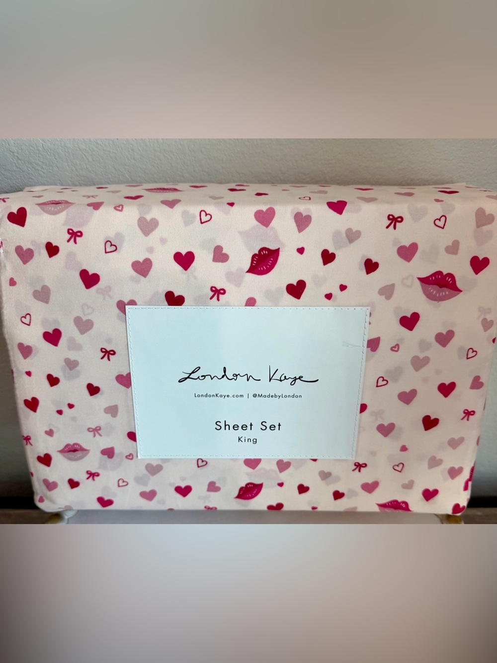 London Kaye Pink Red Heart Kissy Lip Bow 4-Piece Love Valentine King Sheet Set